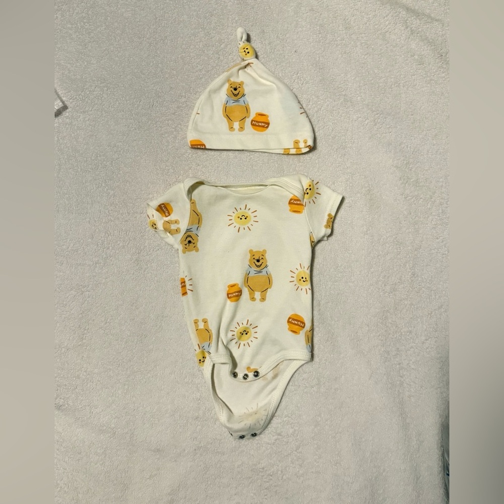 Disney Winnie The Pooh baby Body Suit and Hat